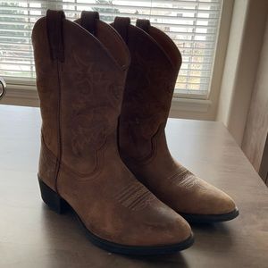 New condition Ariat Boots